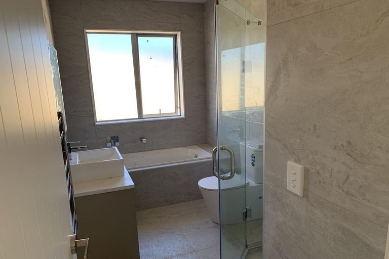 Photo of property in 19 James Elliot Way, Pokeno, 2402