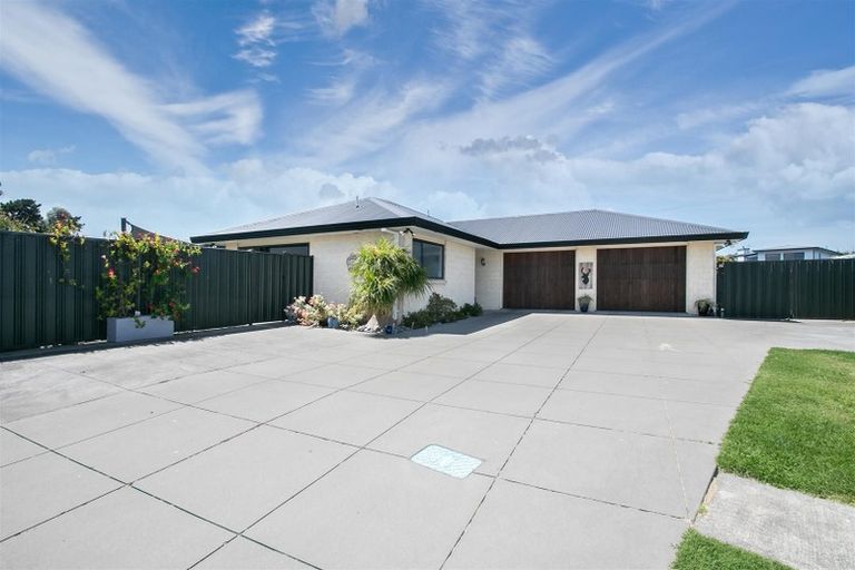 Photo of property in 25 Delta Mews Place, Clive, 4102