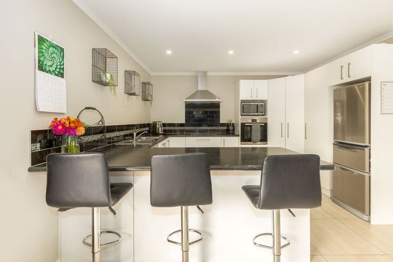 Photo of property in 5 Pearson Place, Paraparaumu, 5032