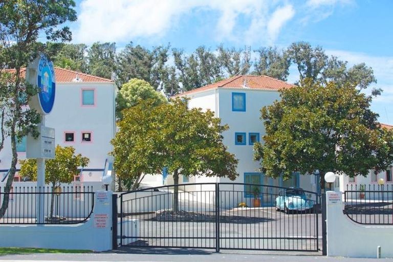 Photo of property in Oceanside Apartments, 2/453 Hibiscus Coast Highway, Orewa, 0931