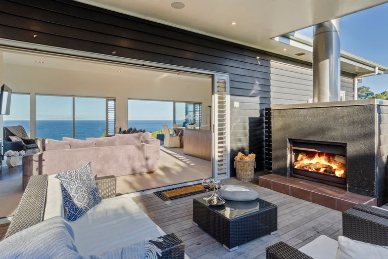 Photo of property in 22 Wonderview Road, Leigh, 0985