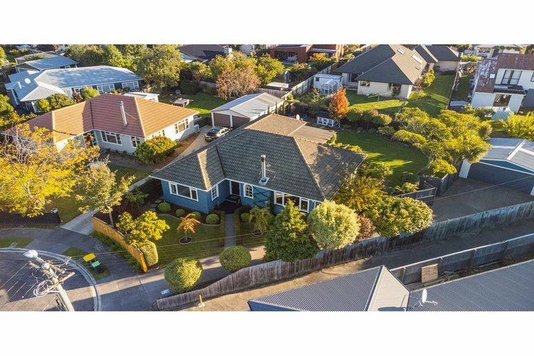 Photo of property in 24 Derrett Place, Saint Martins, Christchurch, 8022