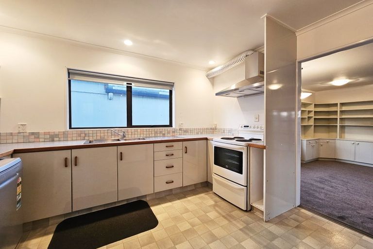 Photo of property in 22 Rangitane Street, Maupuia, Wellington, 6022