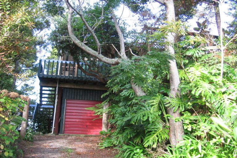 Photo of property in 50 Kauri Point Road, Laingholm, Auckland, 0604