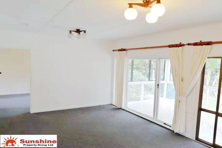 Photo of property in 244 Boord Crescent, Kumeu, 0891
