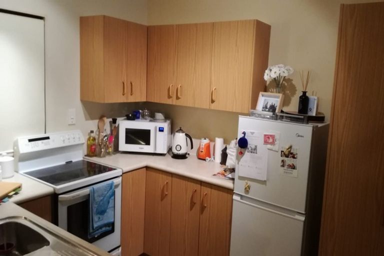 Photo of property in 20 Van Dyke Place, West Harbour, Auckland, 0618