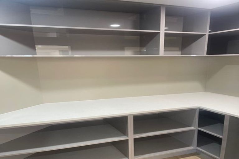 Photo of property in 28 Arrowsmith Drive, Clover Park, Auckland, 2019