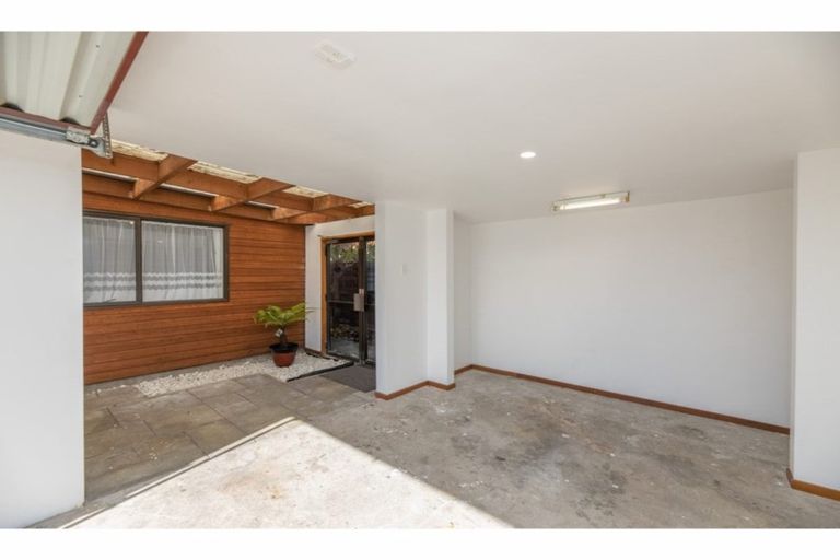 Photo of property in 2a Wainoni Road, Wainoni, Christchurch, 8061
