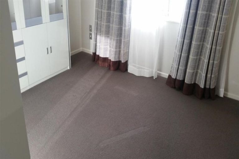 Photo of property in 9 Loughros Place, Pinehill, Auckland, 0632