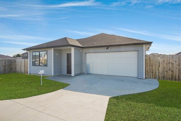 Photo of property in 8 Twin Parks Rise, Papakura, 2110