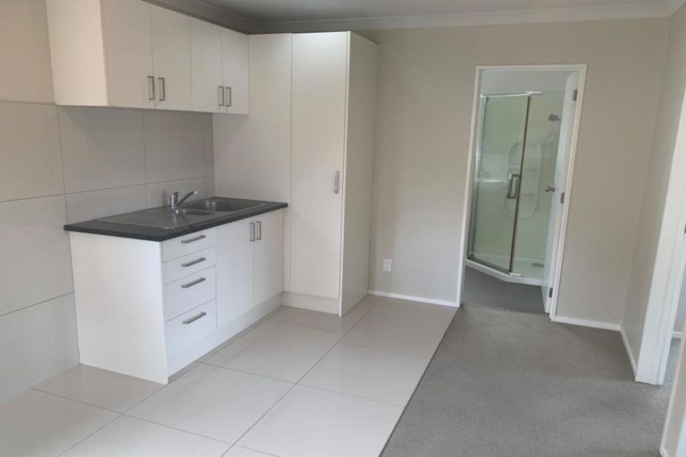Photo of property in 1 Mark Edward Drive, Half Moon Bay, Auckland, 2012