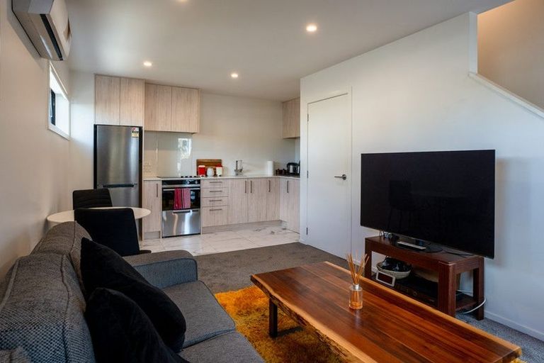 Photo of property in 2/83 Vodanovich Road, Te Atatu South, Auckland, 0610