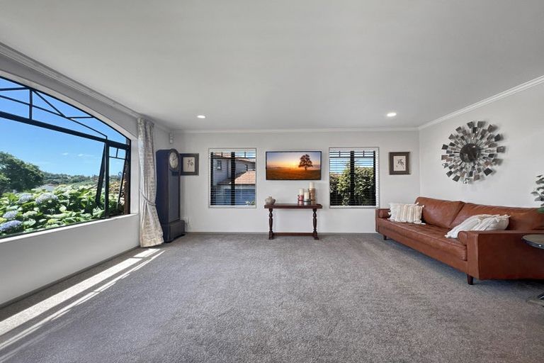 Photo of property in 57 Mt Lebanon Crescent, The Gardens, Auckland, 2105