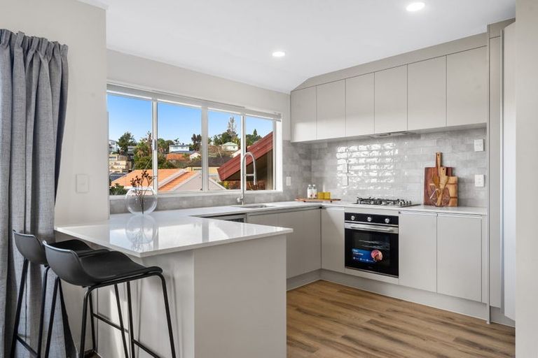 Photo of property in 18a Jacanas Place, Unsworth Heights, Auckland, 0632