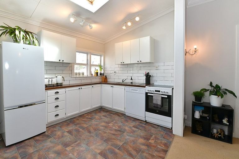 Photo of property in 1 Garfield Road, Helensville, 0800