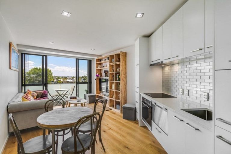 Photo of property in 17 Blake Lane, Dairy Flat, Albany, 0794