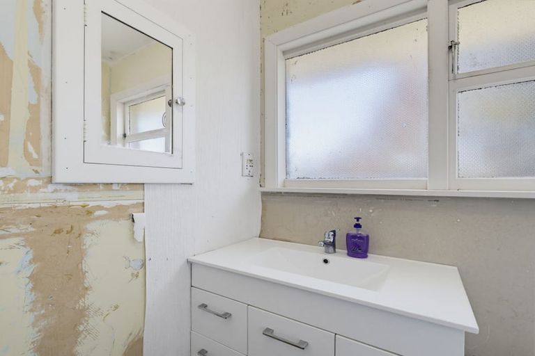 Photo of property in 42 Daniels Road, Redwood, Christchurch, 8051