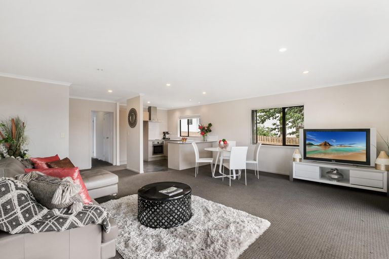 Photo of property in 12 Wairua Place, Pukekohe, 2120