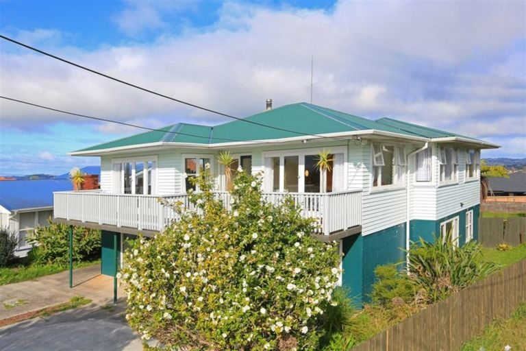 Photo of property in 72 Waimumu Road, Massey, Auckland, 0614