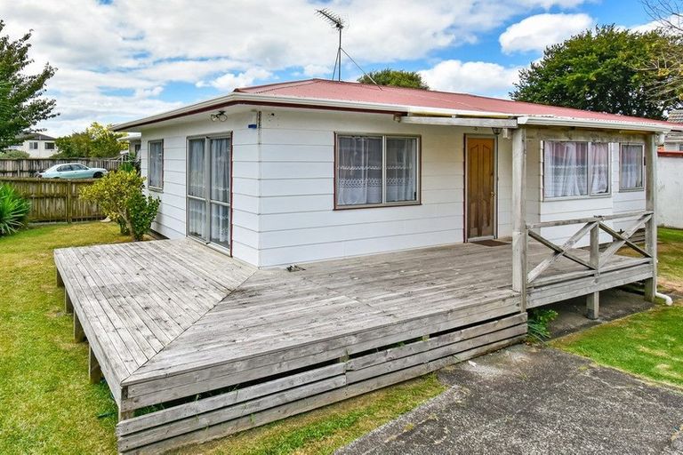 Photo of property in 2/15 Kent Road, Manurewa, Auckland, 2102