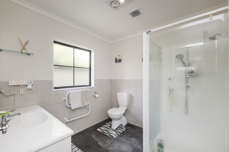 Photo of property in 145 Schnell Drive, Kelvin Grove, Palmerston North, 4414