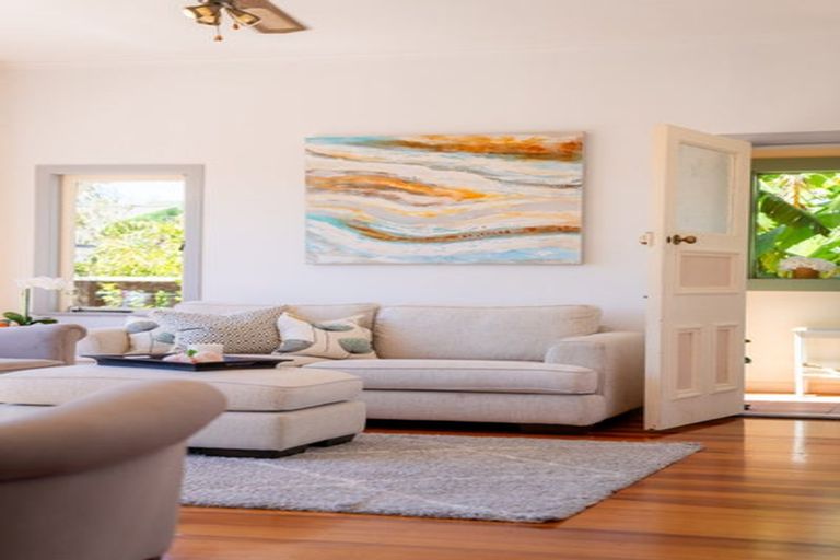 Photo of property in 15 Kowhai Road, Mairangi Bay, Auckland, 0630