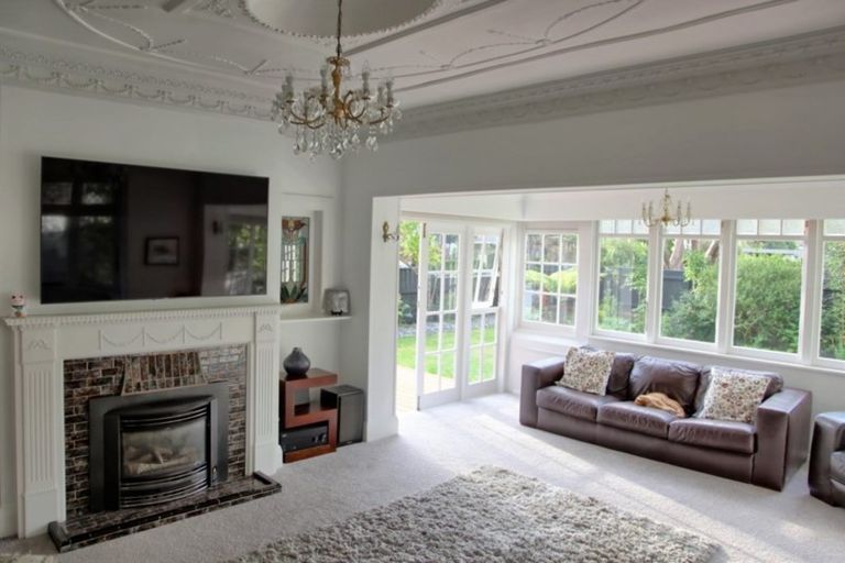 Photo of property in 24 Hinau Street, Woburn, Lower Hutt, 5010