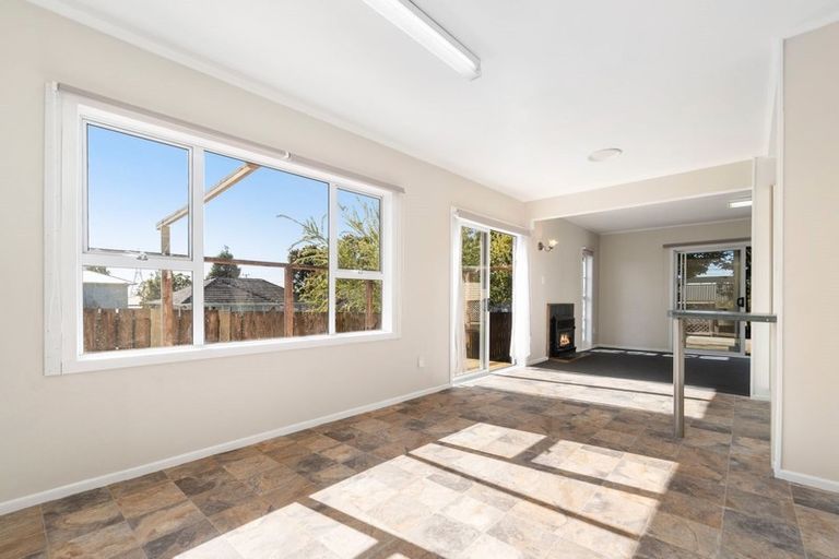 Photo of property in 154 Hepburn Road, Glendene, Auckland, 0602