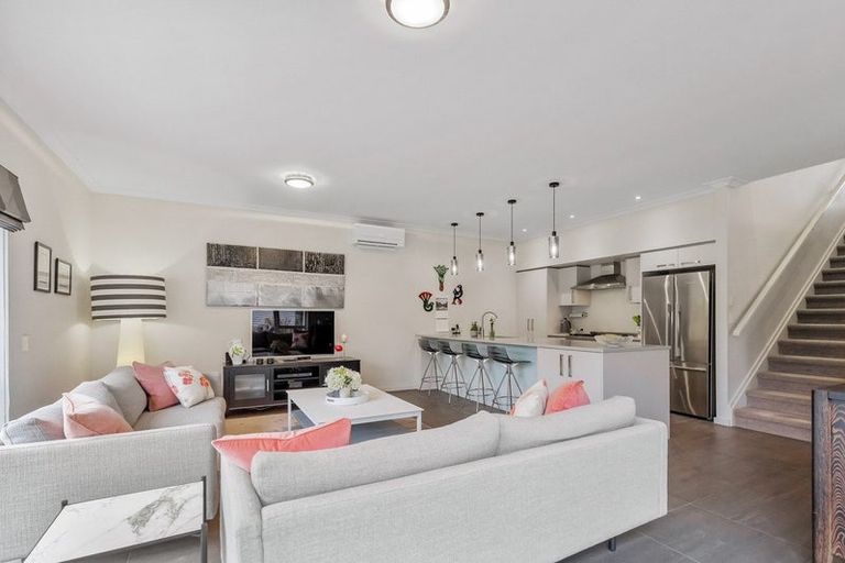 Photo of property in 16 Kensington Drive, Orewa, 0931