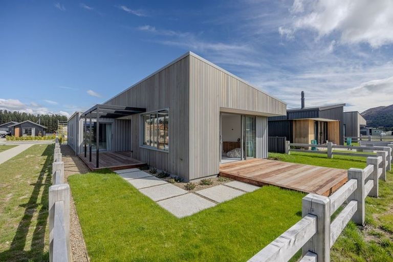 Photo of property in 146 Burdon Loop, Lake Hawea, 9382