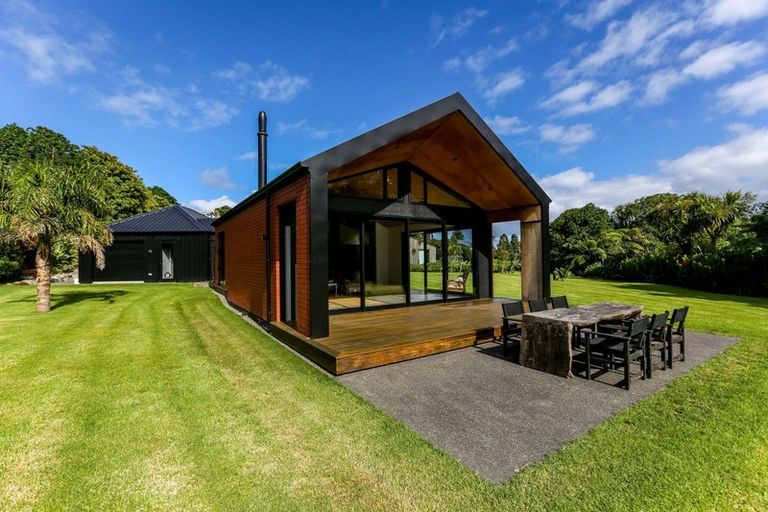 Photo of property in 23c Arden Place, Oakura, 4314