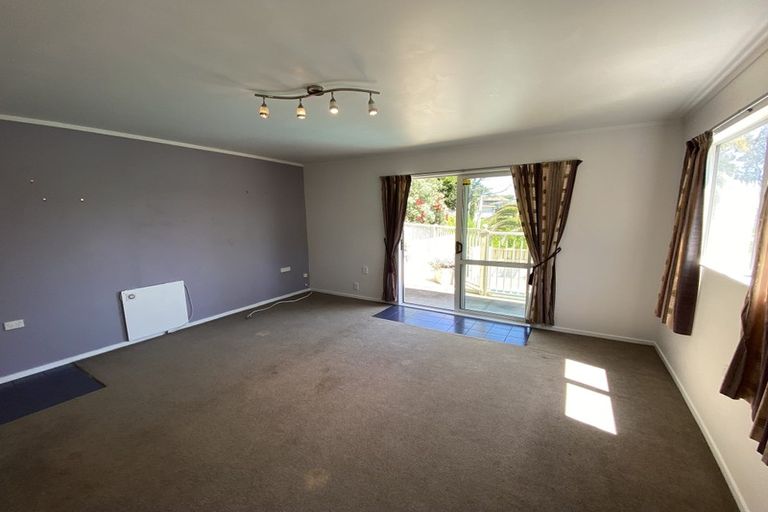 Photo of property in 41 Cron Avenue, Te Atatu South, Auckland, 0610