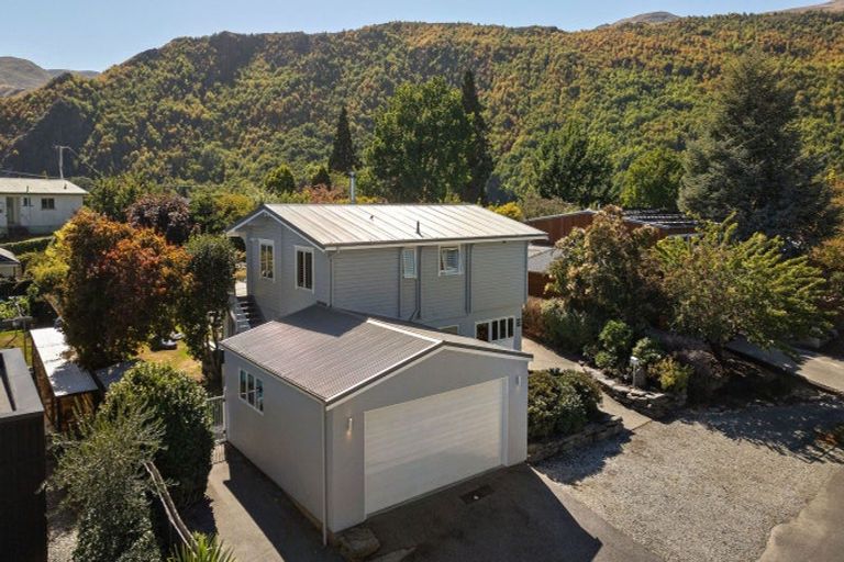 Photo of property in 13 Argyle Place, Arrowtown, 9302