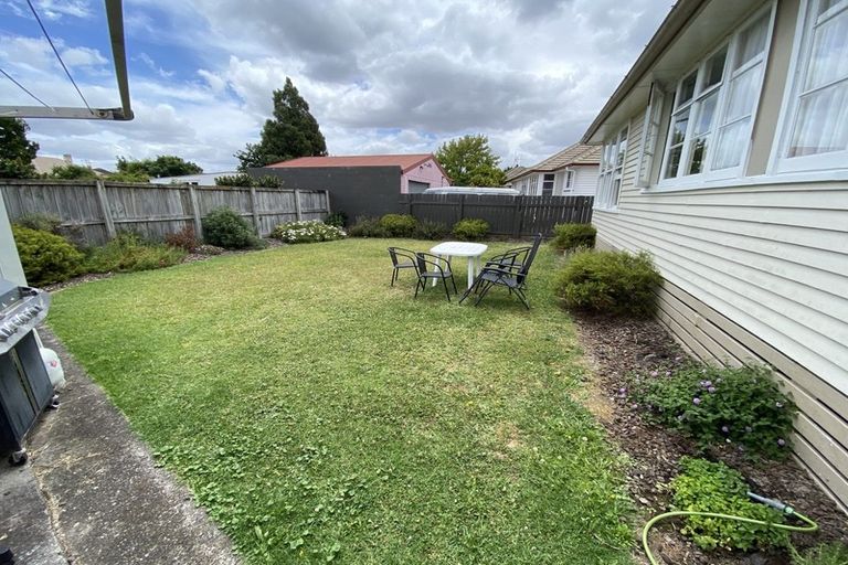 Photo of property in 31 Douglas Crescent, Fairfield, Hamilton, 3214