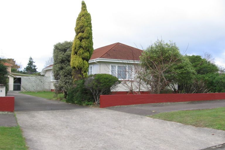 Photo of property in 2 Freyberg Street, Roslyn, Palmerston North, 4414