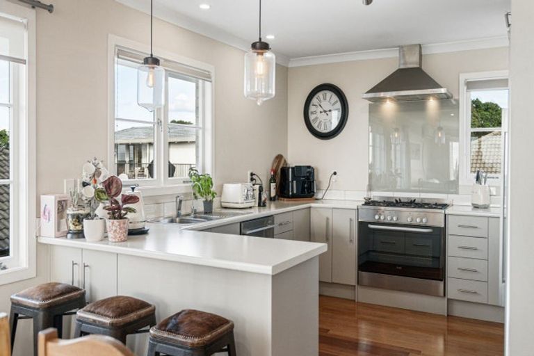 Photo of property in 48 Torkar Road, Clarks Beach, 2122