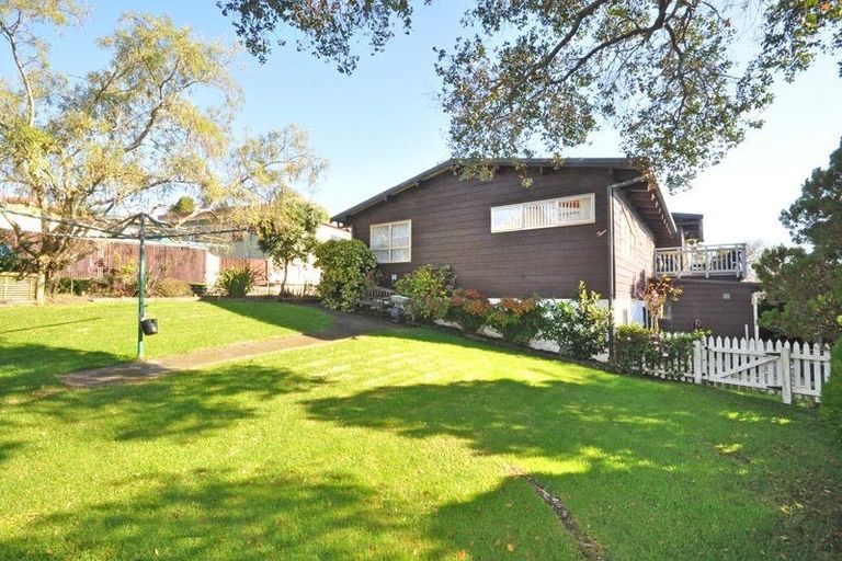 Property details for 32 Halsey Drive, Lynfield, Auckland, 1042