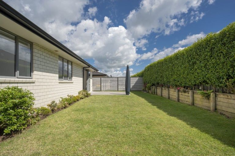 Photo of property in Waterview Estate, 91/4 Greystone Place, Omokoroa, 3114