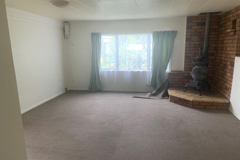 Photo of property in 727 Swanson Road, Swanson, Auckland, 0612