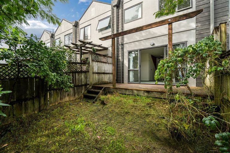 Photo of property in 11/44 Fields Parade, Oteha, Auckland, 0632