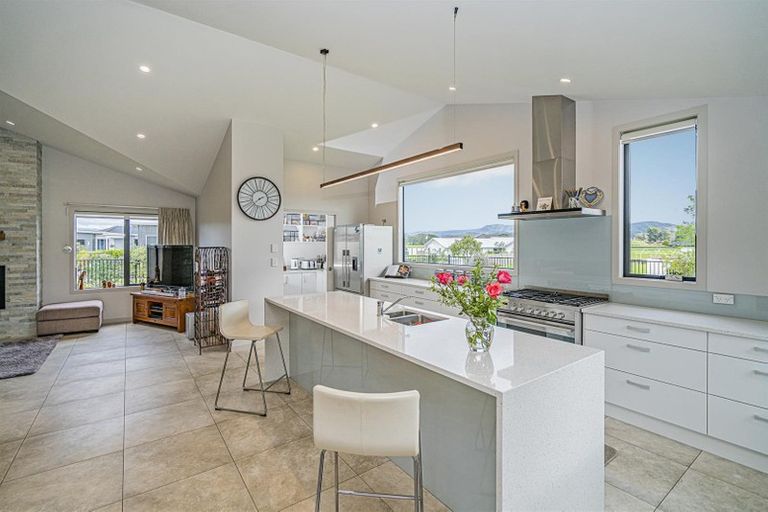 Photo of property in 1 Topping Place, Whitianga, 3510