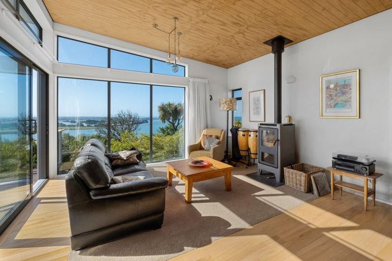 Photo of property in 33 Marama Crescent, Mount Pleasant, Christchurch, 8081