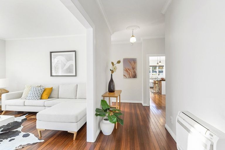 Photo of property in 99 The Parade, Island Bay, Wellington, 6023