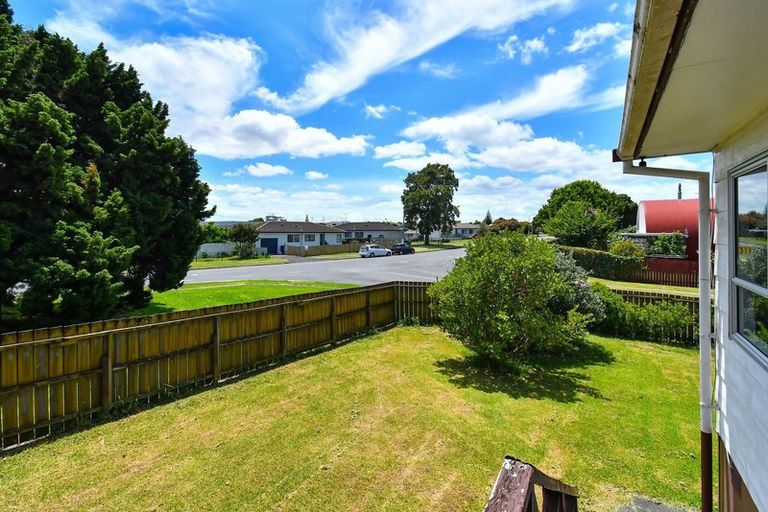Photo of property in 2/60 Moncrieff Avenue, Clendon Park, Auckland, 2103