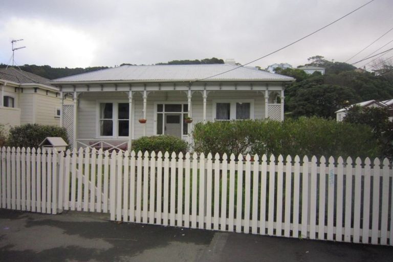 Photo of property in 52 Kilbirnie Crescent, Kilbirnie, Wellington, 6022