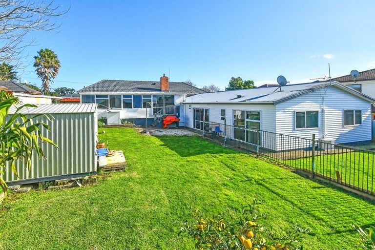 Photo of property in 16 Ranfurly Road, Papatoetoe, Auckland, 2104