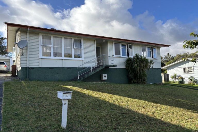 Photo of property in 35 Grenville Street, Marfell, New Plymouth, 4310