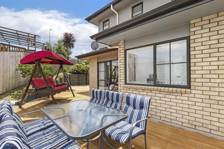 Photo of property in 6 Fairchild Avenue, Goodwood Heights, Auckland, 2105