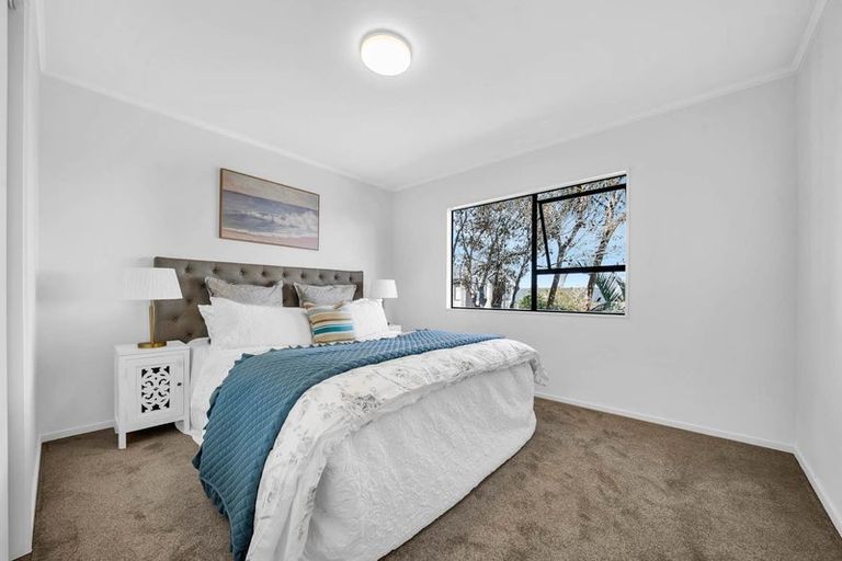 Photo of property in 10 Marco Place, Highland Park, Auckland, 2010