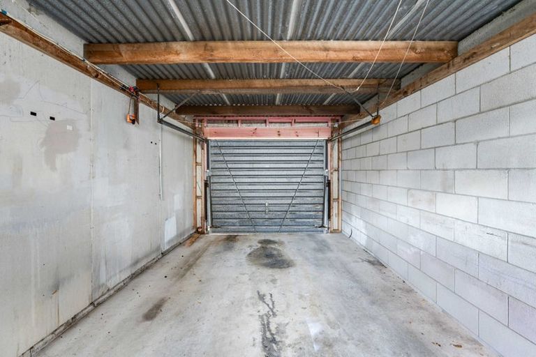 Photo of property in 1/229 Glenfield Road, Hillcrest, Auckland, 0627